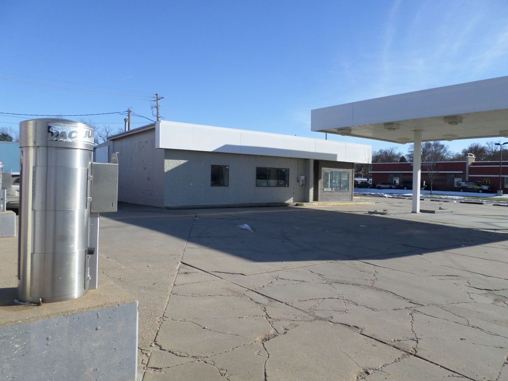 Corner Lot on 6th & Monroe: 501 Monroe St, Beatrice, NE 68310